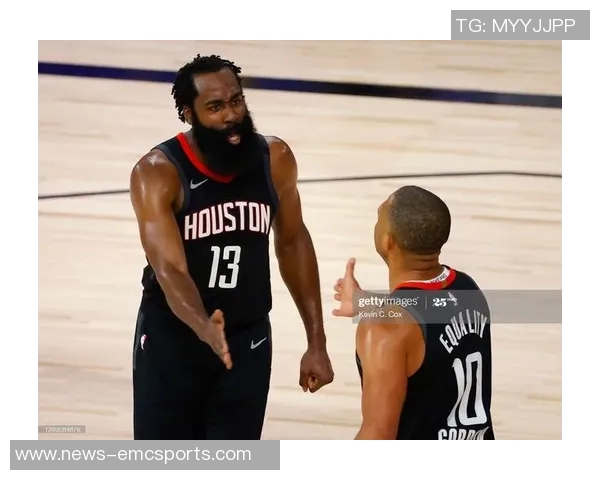 米切尔半场表现低迷8投仅2中三分球全失仅得11分并出现3次失误 米切尔半场表现低迷8投仅2中三分球全失仅得11分并出现3次失误