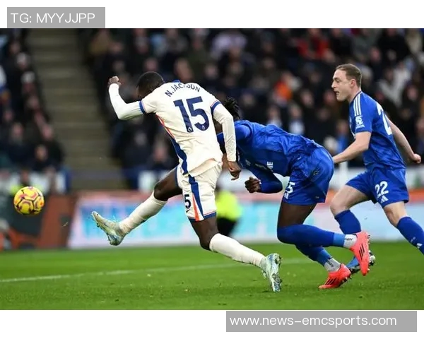 苏莱禁区前精彩兜射破门助罗马首开纪录1-0领先对手 苏莱禁区前精彩兜射破门助罗马首开纪录1-0领先对手